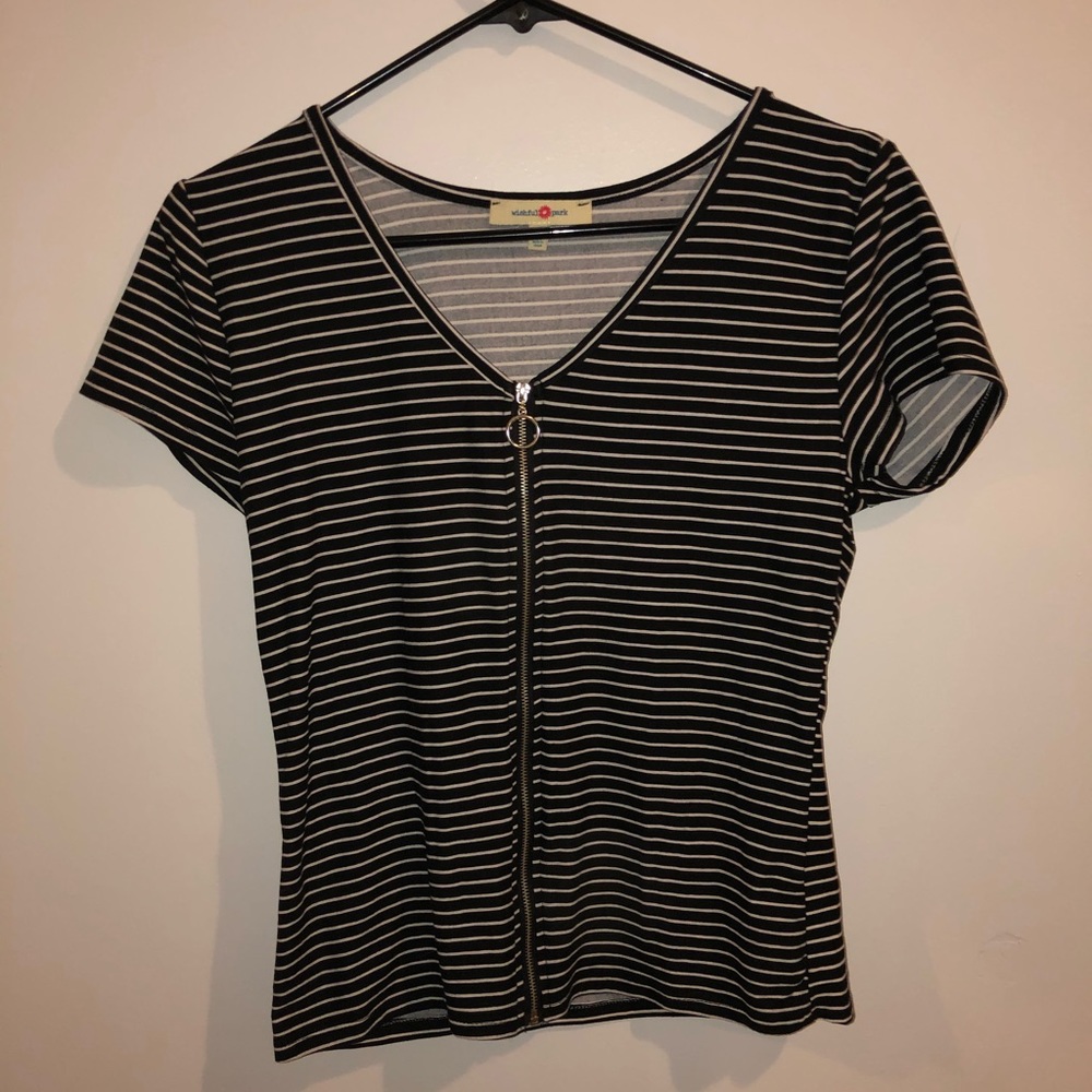 A short sleeve tee shirt